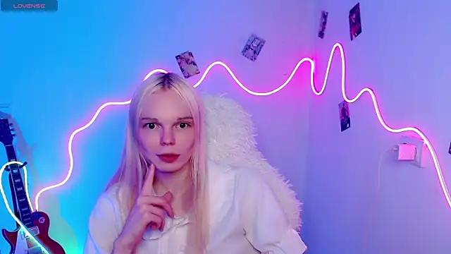 Emily Nyaffee online show from November 6, 8:26 pm