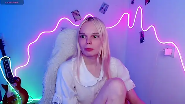 Emily Nyaffee online show from November 5, 1:05 pm