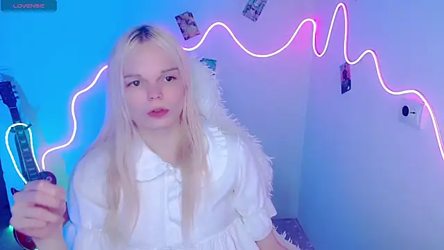 Emily Nyaffee online show from November 7, 9:09 pm