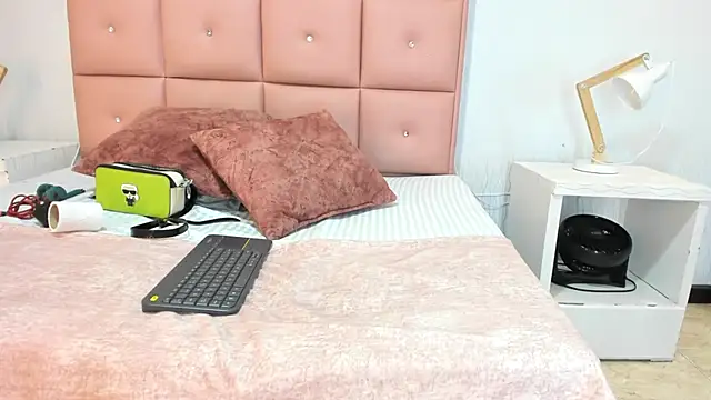 lhiamfit online show from November 9, 5:03 am