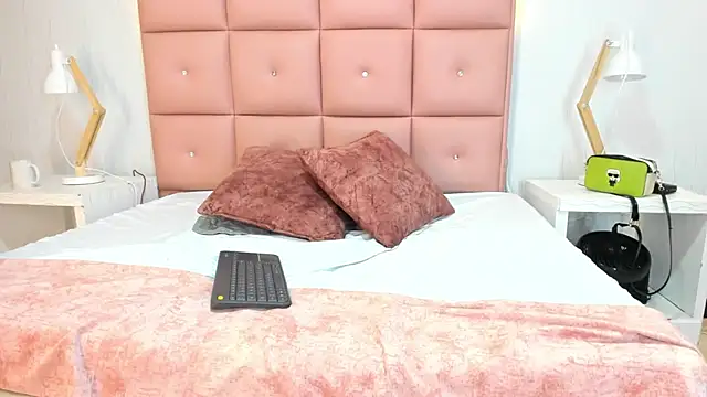 lhiamfit online show from November 30, 12:20 pm