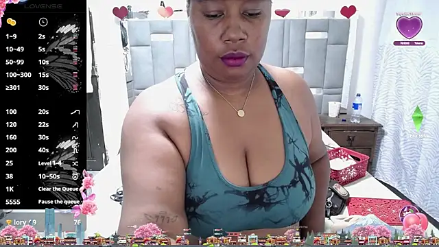 Snapshot of thickebonymilfF chatting on October 3, 5:23 am thickebonymilfF online show from October 3, 5:23 am