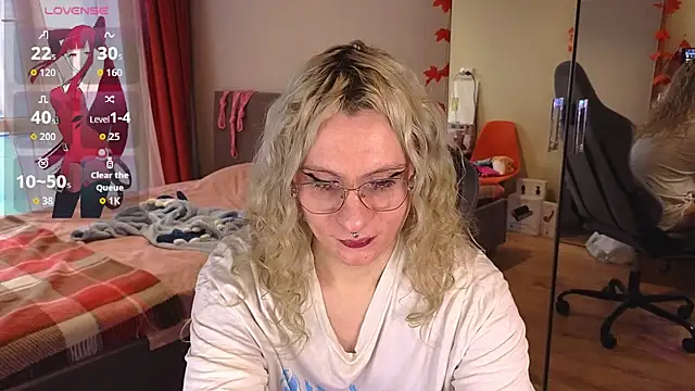 Snapshot of Lori_Myaf chatting on October 1, 3:17 pm Lori Myaf online show from October 1, 3:17 pm