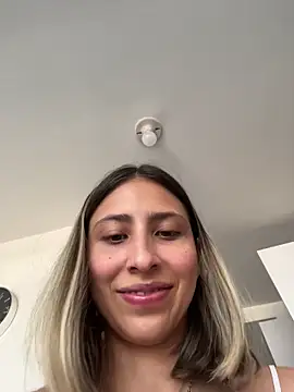 Ameellie online show from February 28, 5:01 pm