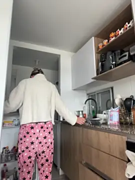 Ameellie online show from April 11, 4:54 pm