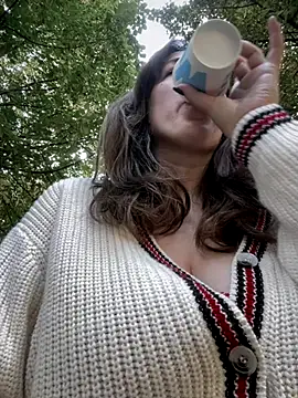Snapshot of MommmyYummy chatting on September 11, 2:06 pm MommmyYummy online show from September 11, 2:06 pm