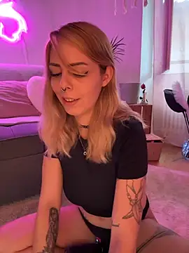 Snapshot of Mia_Railey chatting on September 14, 5:11 pm Mia Railey online show from September 14, 5:11 pm