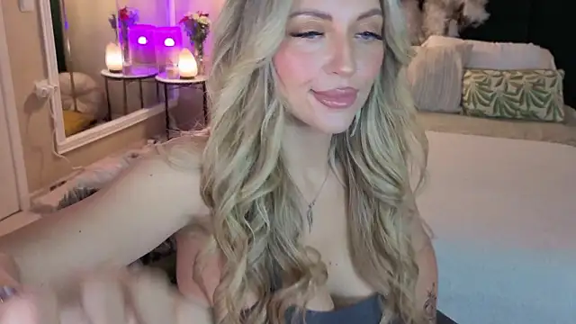 JoanneGG online show from February 1, 8:02 am