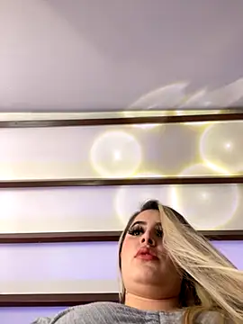 Snapshot of natashasweet chatting on October 18, 2:47 am natashasweet online show from October 18, 2:47 am