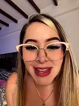Snapshot of natashasweet chatting on September 28, 3:24 am natashasweet online show from September 28, 3:24 am