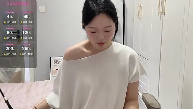 Snapshot of rose-u chatting on September 28, 2:51 am rose-u online show from September 28, 2:51 am
