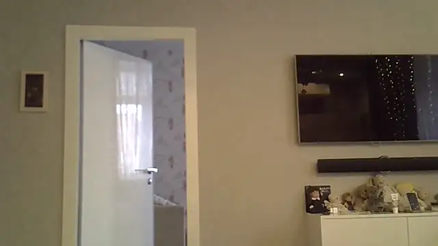 ZarinaSwift online show from December 17, 4:38 am