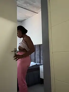 slimcateee online show from February 10, 4:10 pm