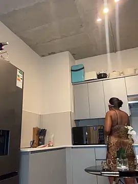 slimcateee online show from December 18, 8:13 pm