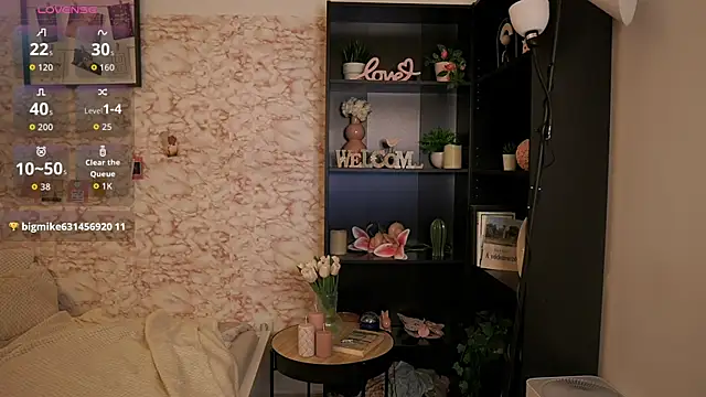 Nicolette  Shea  online show from October 3, 8:41 am