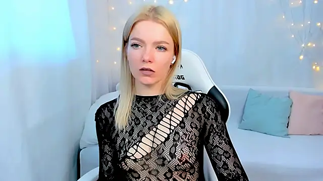 Lily Daviss online show from April 9, 3:31 am