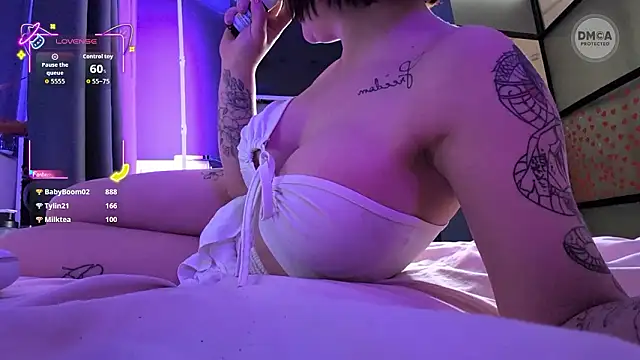 LadyGrotesk online show from March 24, 9:42 pm