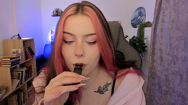 CoralineKeyns online show from April 23, 5:26 am