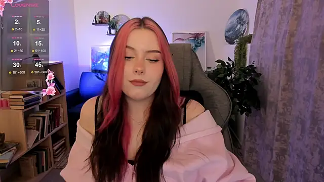 CoralineKeyns online show from April 18, 5:32 am