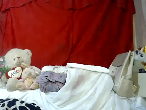 hottieperla online show from December 1, 7:49 pm