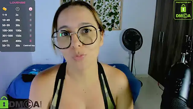 Snapshot of isa_loves_cum chatting on September 29, 11:21 pm isa loves cum online show from September 29, 11:21 pm