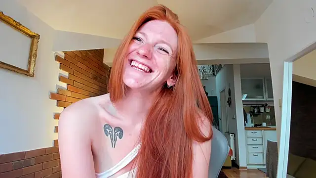 Snapshot of Aliceginger99 chatting on October 2, 7:35 am Aliceginger99 online show from October 2, 7:35 am