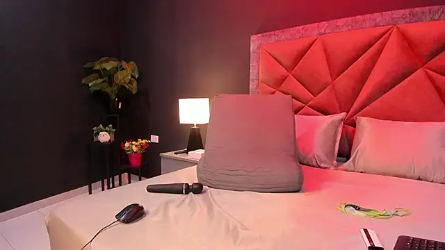 mia milff online show from January 10, 7:51 pm