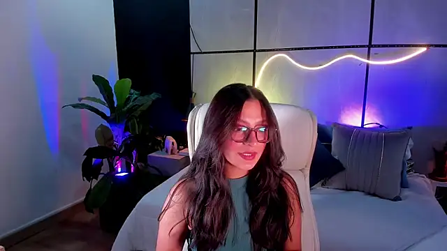 Gia Mazzon online show from November 26, 6:31 pm