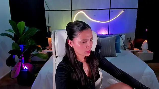 Gia Mazzon online show from October 7, 7:40 pm