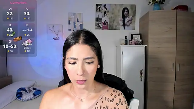 Snapshot of VeronikaOlsen chatting on October 11, 7:27 pm VeronikaOlsen online show from October 11, 7:27 pm