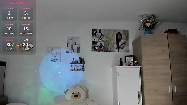 Snapshot of VeronikaOlsen chatting on October 14, 1:08 am VeronikaOlsen online show from October 14, 1:08 am