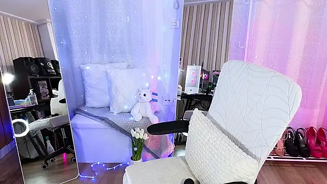 Tawny cox online show from November 18, 2:18 pm