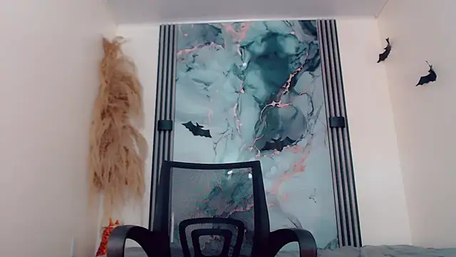 hilary rodriguez online show from November 10, 7:20 pm