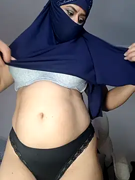 amiraferraz online show from October 31, 8:13 pm