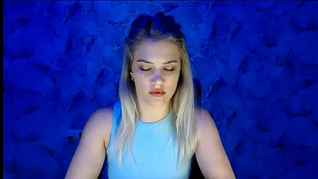 Snapshot of nika_gold1 chatting on September 13, 6:27 pm nika gold1 online show from September 13, 6:27 pm