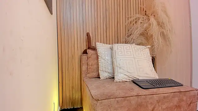 sofhiaa adaams online show from February 3, 10:56 pm