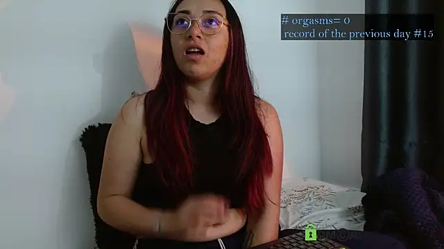 Snapshot of Hot_Candy_ chatting on October 13, 3:31 am Hot Candy online show from October 13, 3:31 am