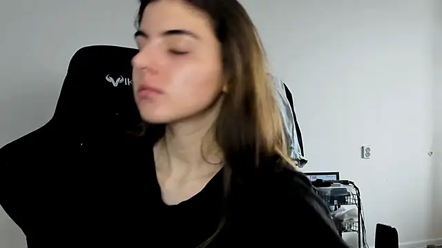 emmamurrr online show from November 6, 8:31 am