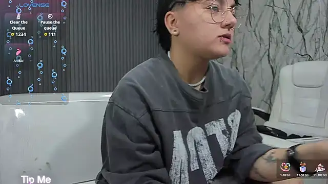 isabeautyx19 online show from December 15, 7:02 am