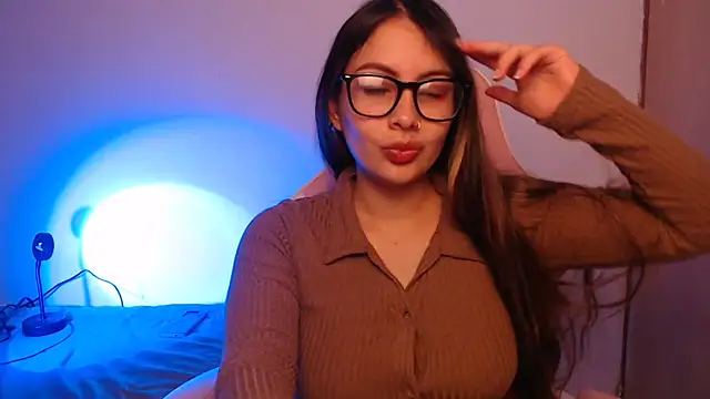 lalawhitte online show from October 27, 10:15 pm