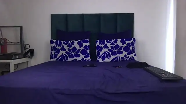 THROATGOATxo online show from January 19, 7:59 am