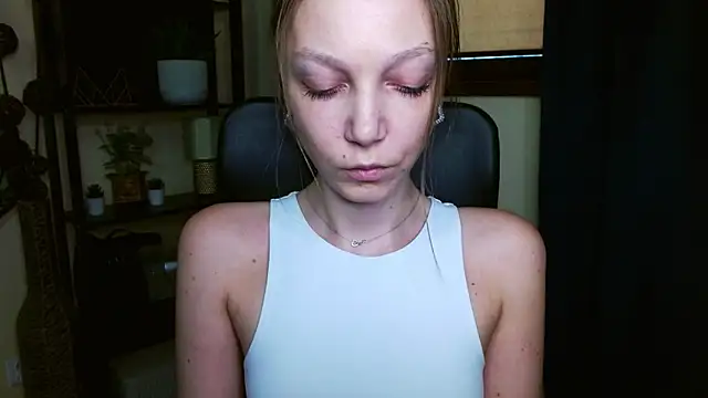 EmillyPlay online show from February 23, 12:59 pm