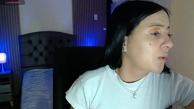 isabella smith  online show from September 24, 7:57 pm