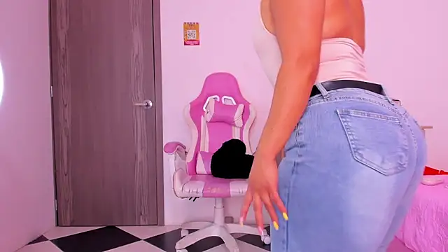 alexa pariss online show from February 9, 7:49 pm