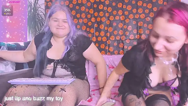 Freakcute  online show from October 23, 2:23 pm