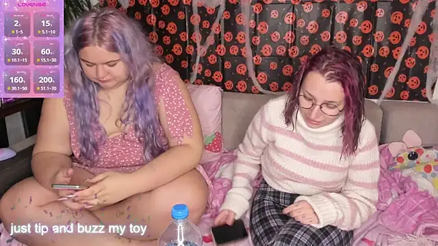 Freakcute  online show from November 2, 4:43 pm