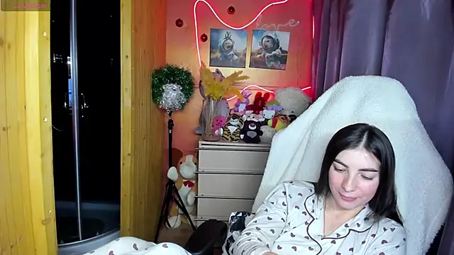 Fiery Brunette  online show from December 19, 3:26 pm