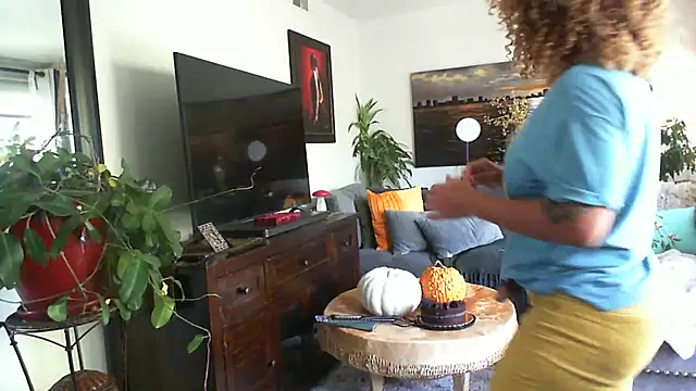 CeceilaMoon online show from November 5, 4:45 pm