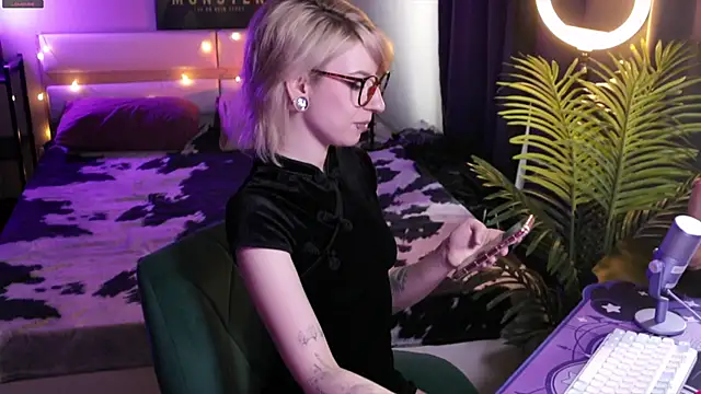  Moonlight t online show from April 12, 9:23 am