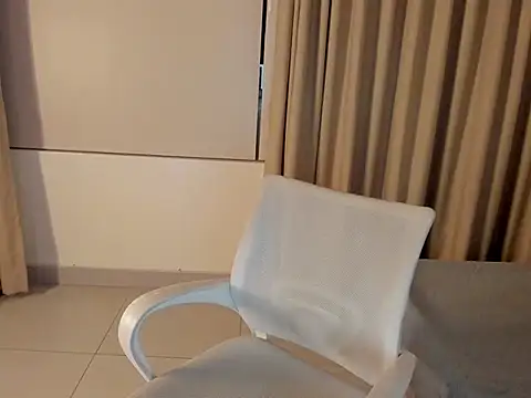 kiaraowen online show from November 8, 4:39 am